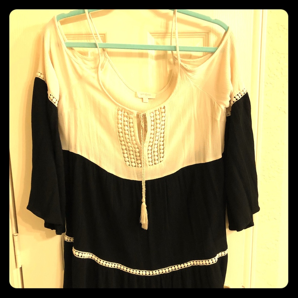 NWOT Umgee bare shoulder black and cream Bohemian tunic